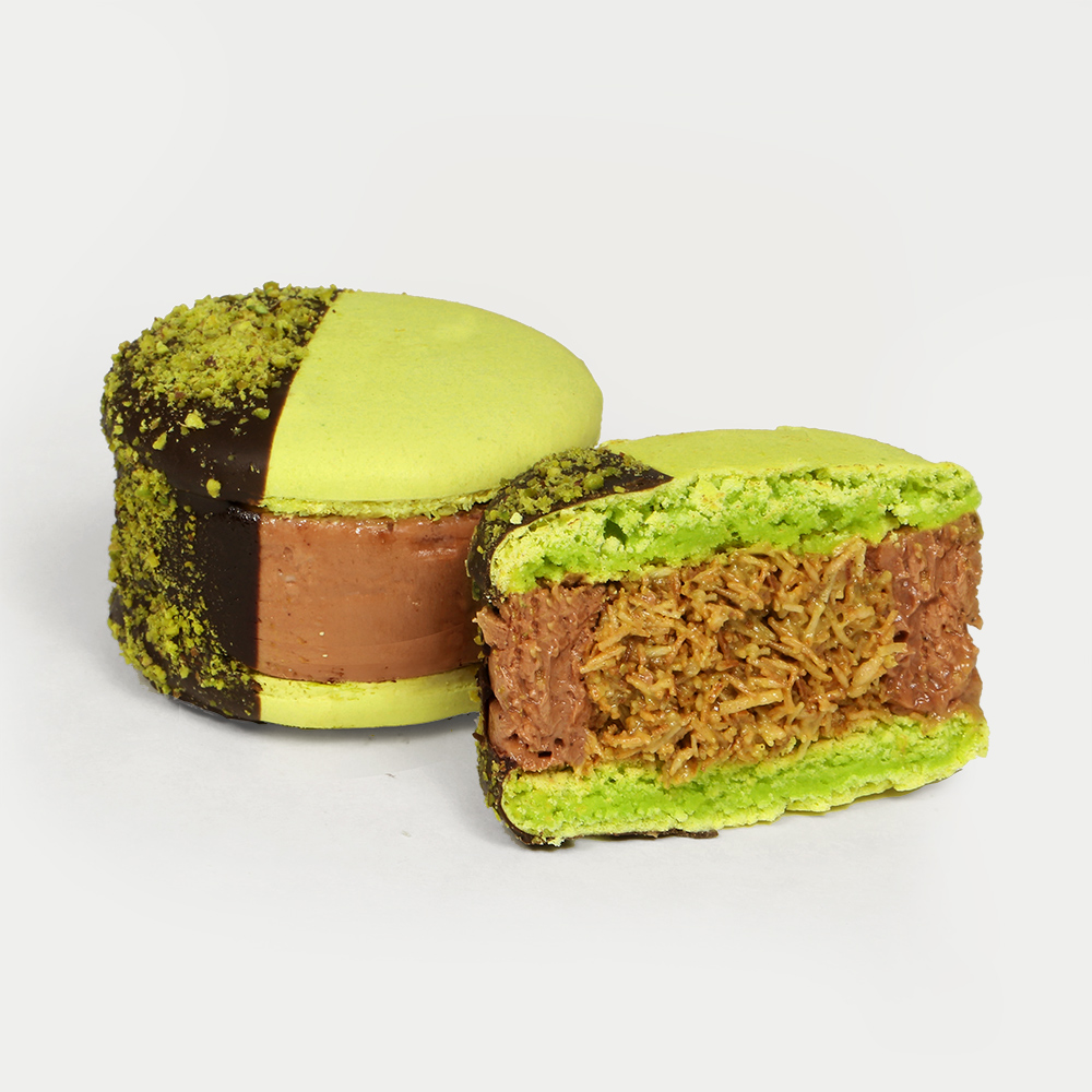 Dubai Chocolate 2.5" Macaron